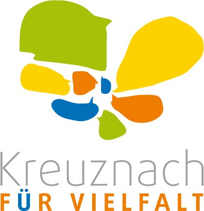 Angedeutete Sprechblasen in verschiedenen Farben mit Schriftzug Kruznach für Vielfalt